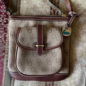 🌼Dooney & Bourke🌼 Crossbody Bag. Practically new. IMMACULATE CONDITION.